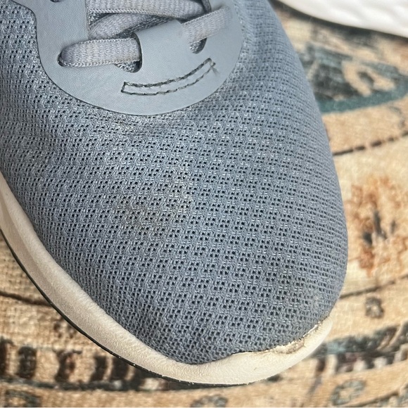 Nike womens running sneakers great condition gray and pink size 9 - Picture 10 of 10